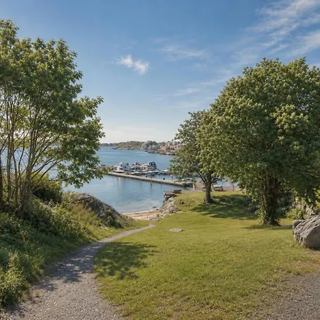Flekkeroy Island Near *